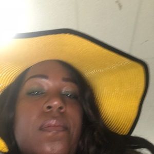 Meet your Posher, Mia